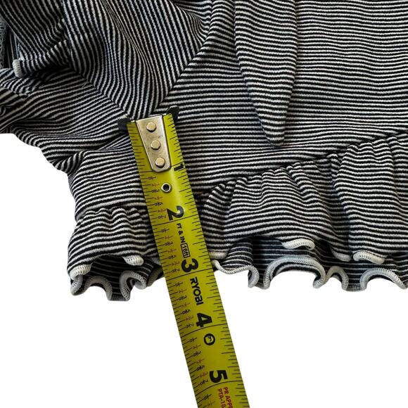 Express Black/White Striped Paperbag Shorts Women's Size XS NWT | 70-22-2 - Picture 5 of 6